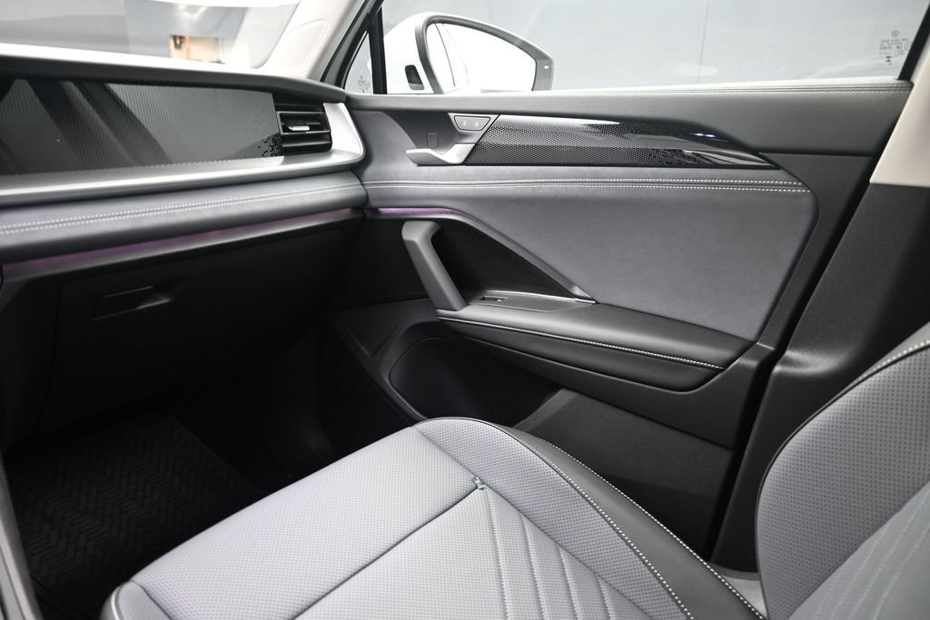 New 2026 Volkswagen Tiguan SE FWD image 24