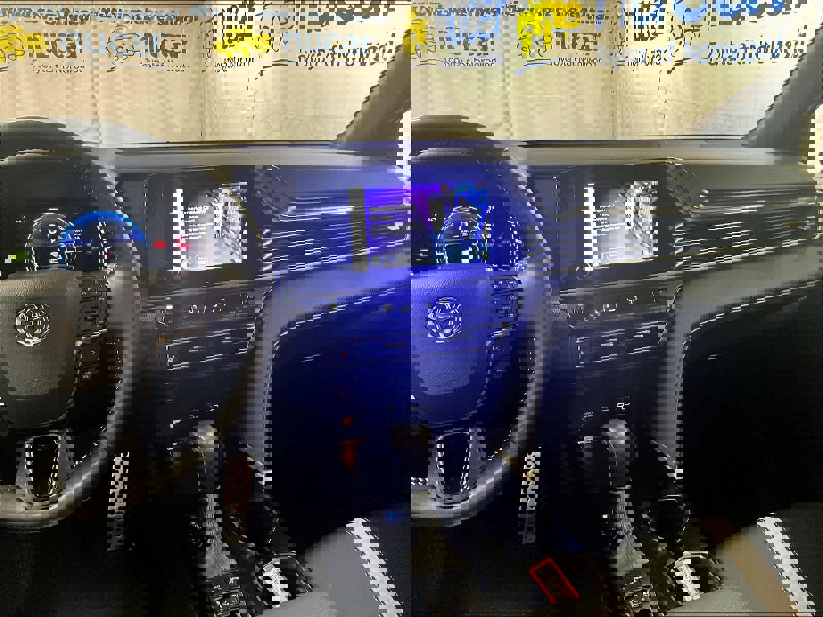 Used 2025 Toyota Camry SE FWD image 18