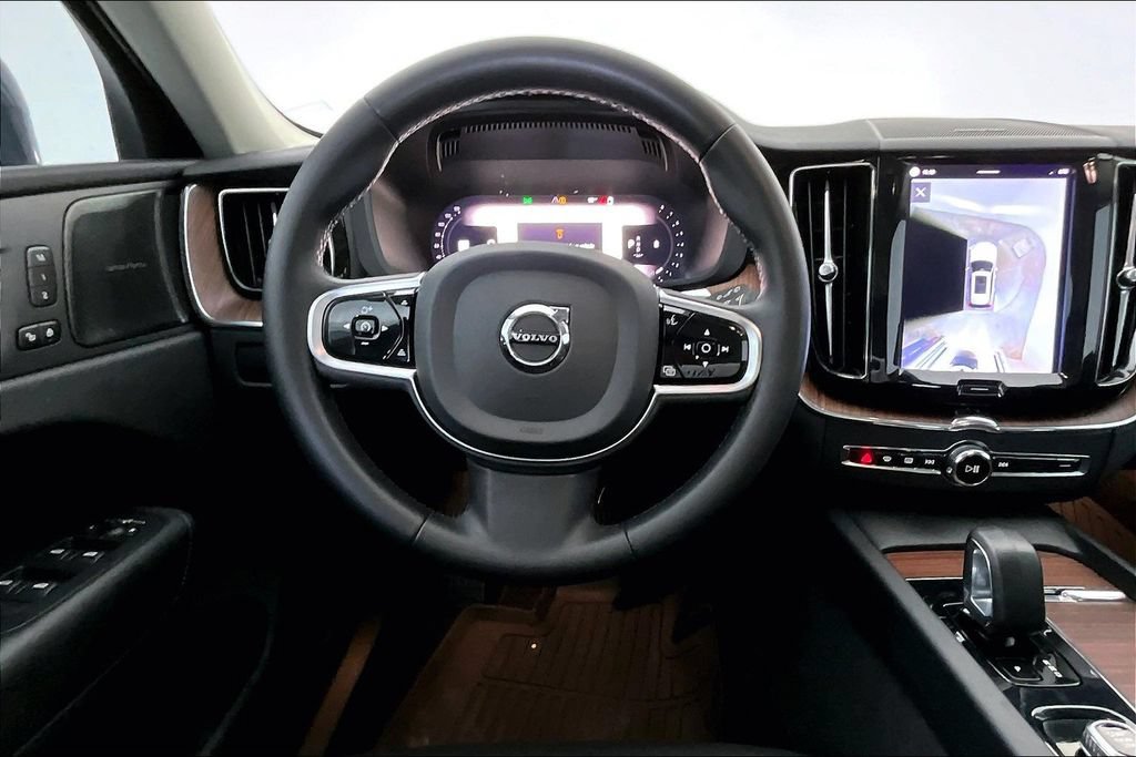 Certified 2023 Volvo XC60 B5 Plus AWD/4WD image 6
