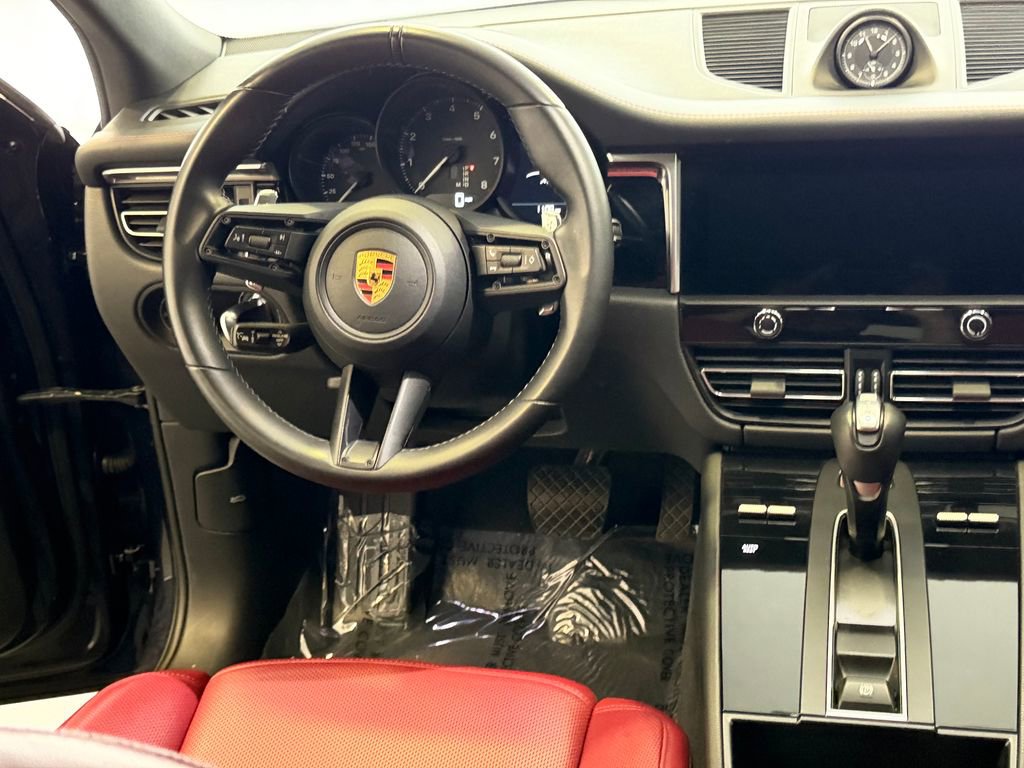 Certified 2023 Porsche Macan AWD/4WD image 20