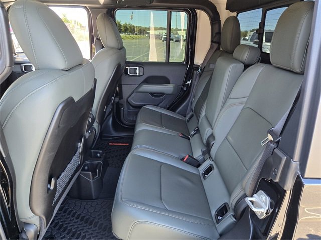 Used 2025 Jeep Gladiator Mojave w/ Convenience Group image 10