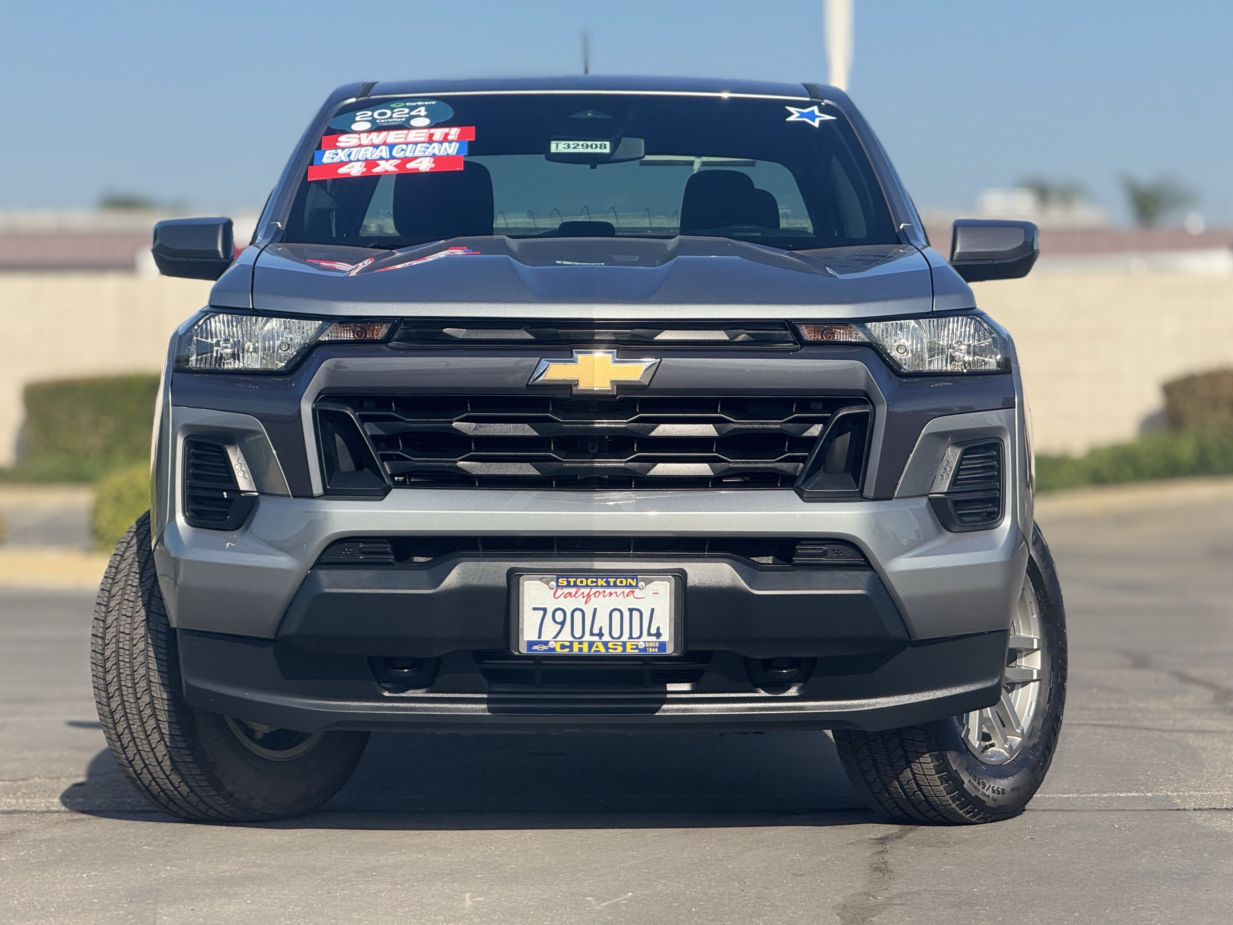 Used 2024 Chevrolet Colorado LT AWD/4WD image 2