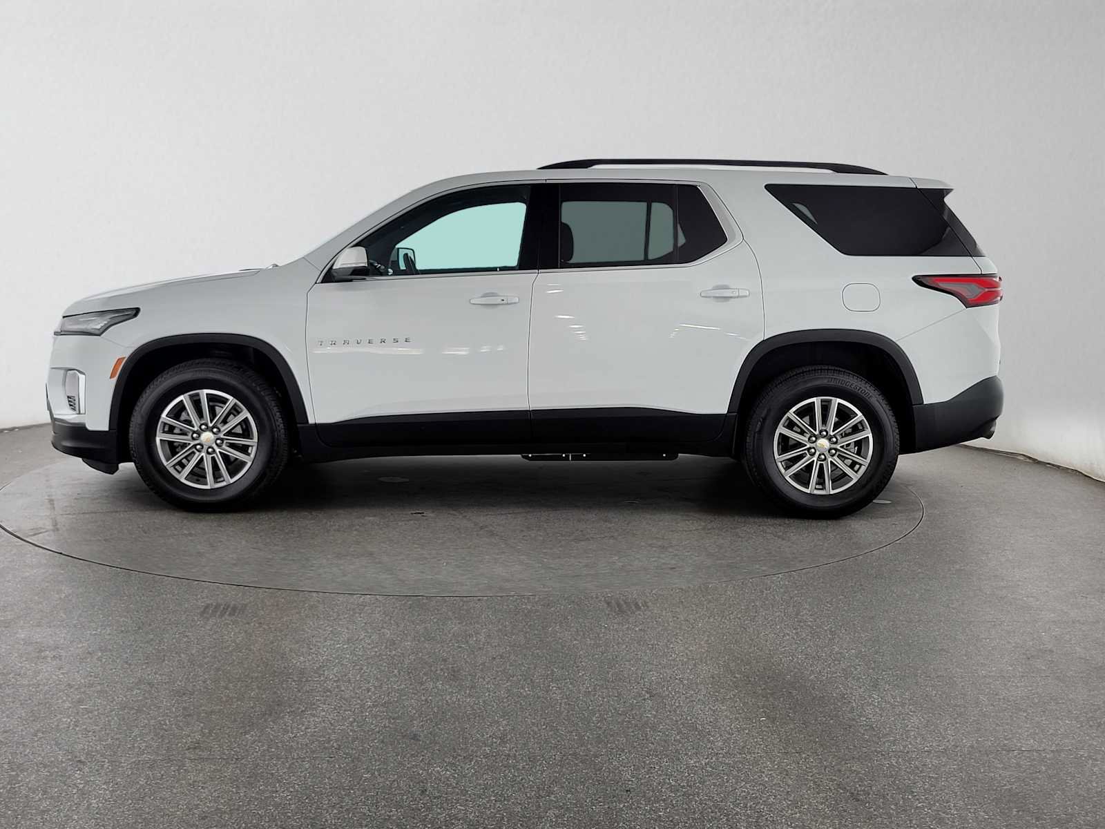 Used 2023 Chevrolet Traverse LT FWD image 6