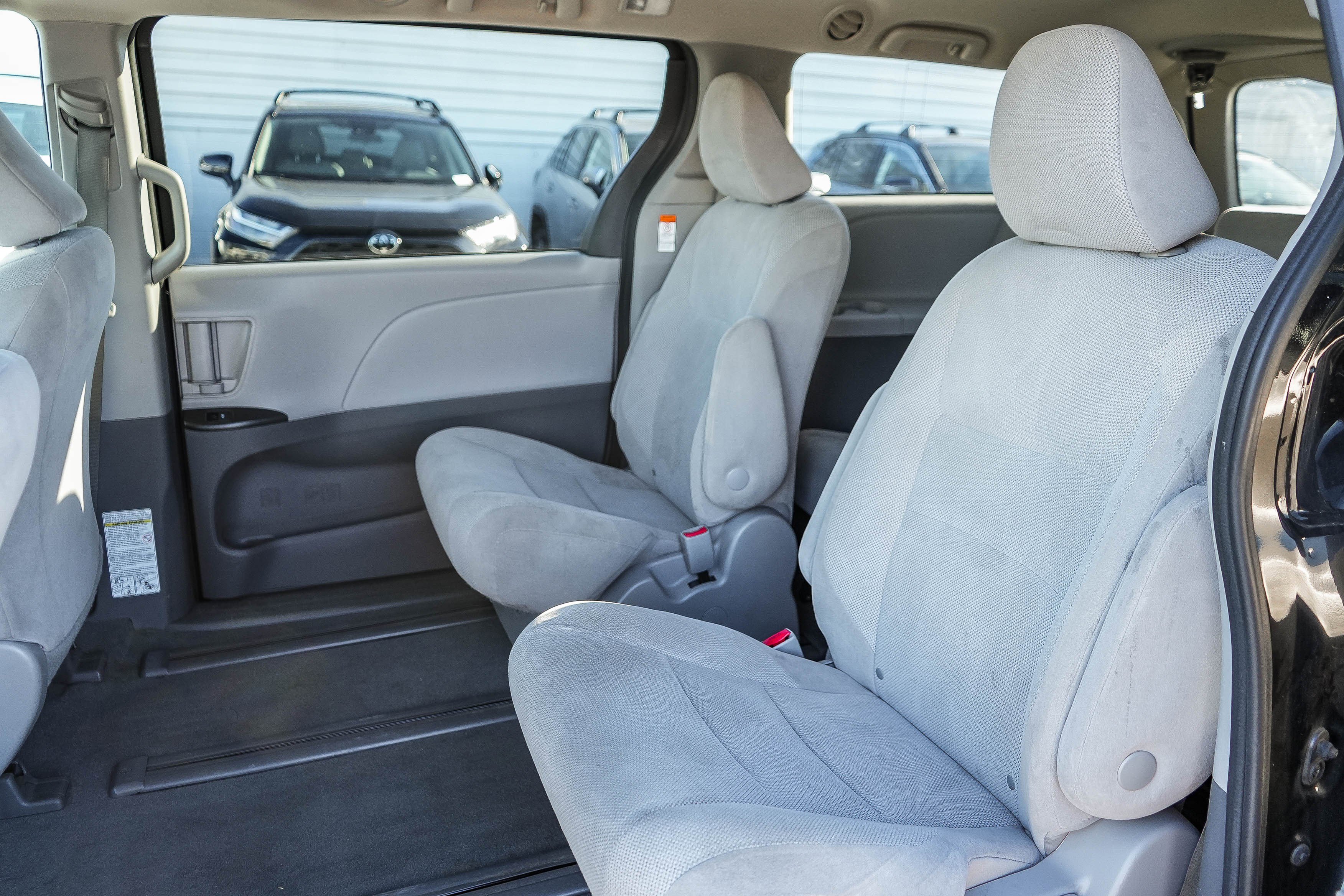 Used 2020 Toyota Sienna L image 19