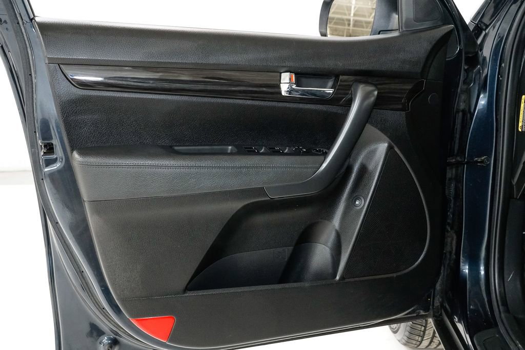 Used 2012 Kia Sorento LX w/ Convenience Pkg image 7