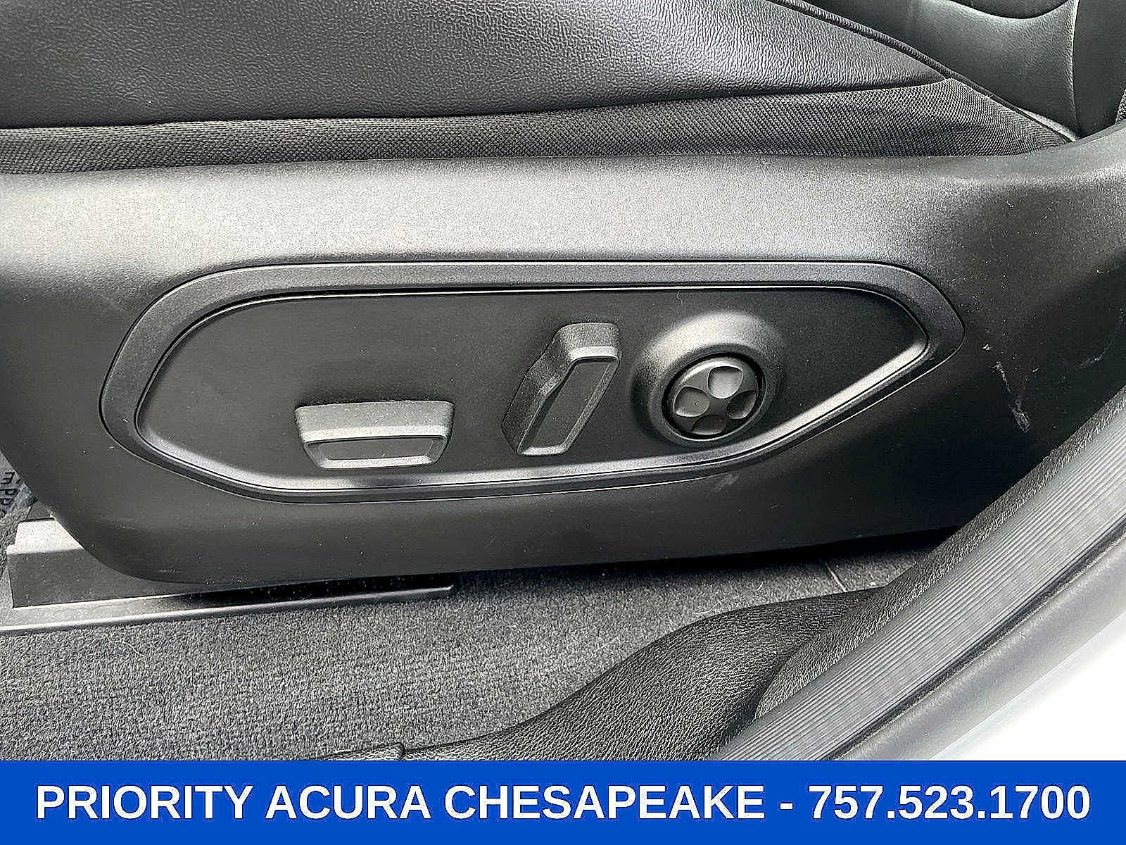 Used 2025 Jeep Grand Cherokee L Limited w/ Black Appearance Package AWD/4WD image 12