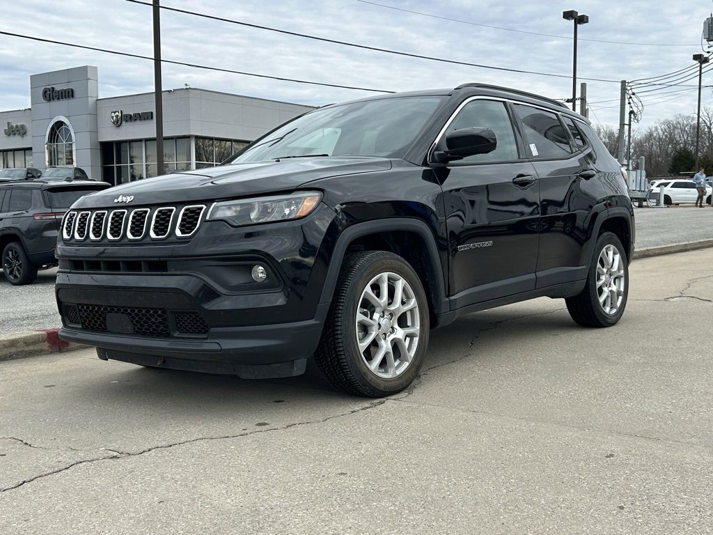 Used 2024 Jeep Compass Latitude w/ Sun and Sound Group image 2