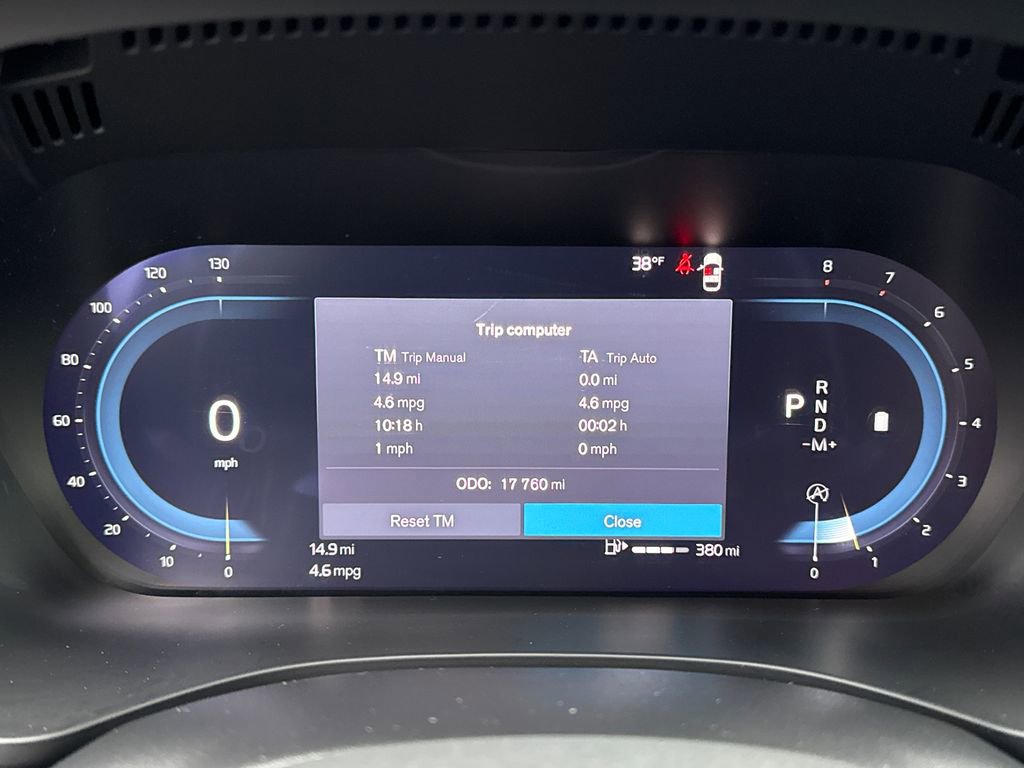 Used 2025 Volvo XC60 B5 Plus image 16