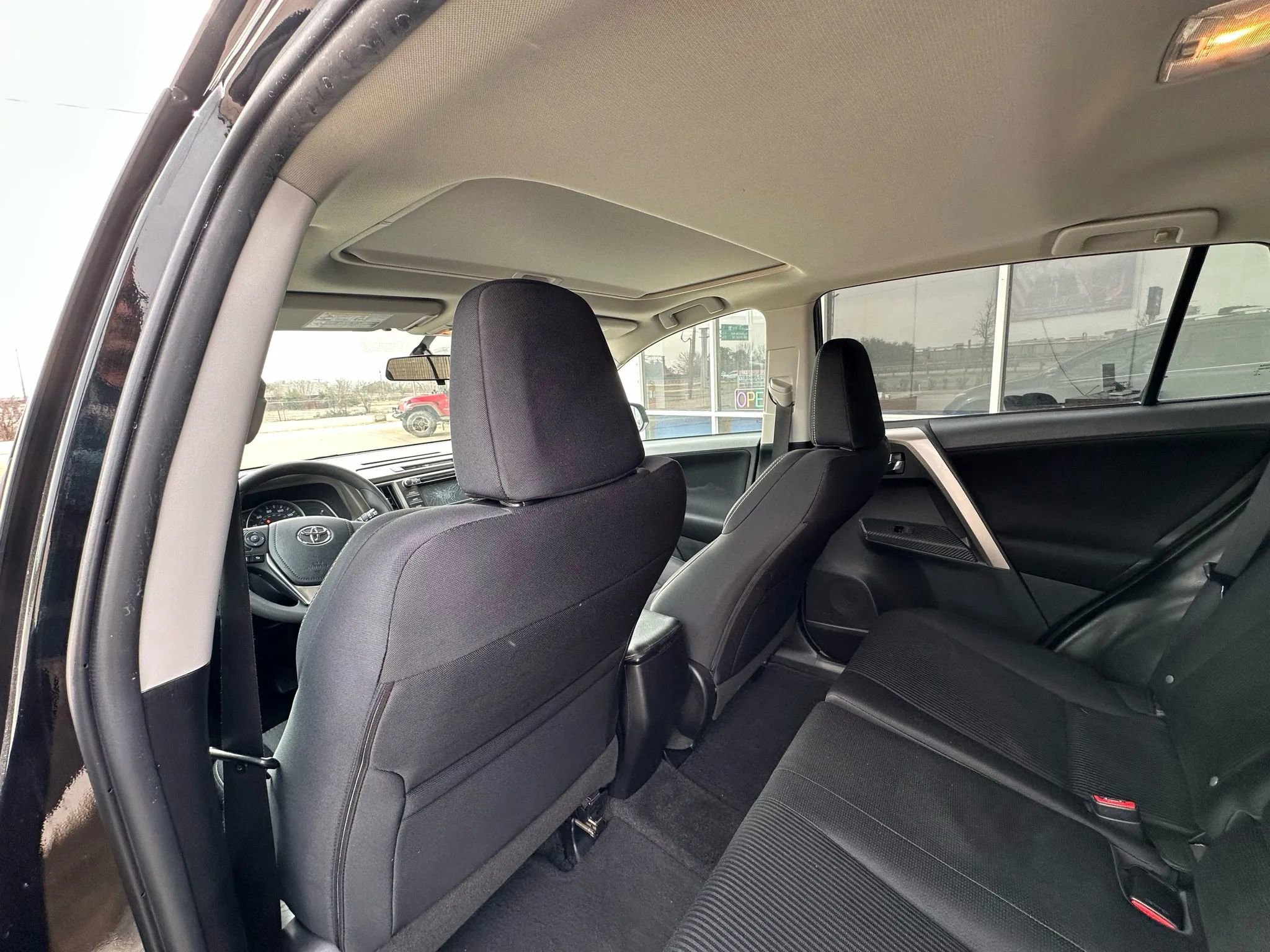 Used 2015 Toyota RAV4 XLE FWD image 12