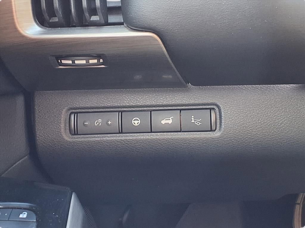 Used 2023 Nissan Pathfinder Platinum w/ Cargo Package image 18