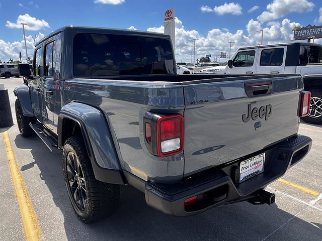 Used 2025 Jeep Gladiator Sport AWD/4WD image 5