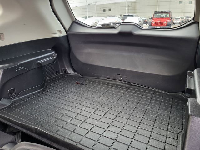 Used 2018 Nissan Rogue SV image 11