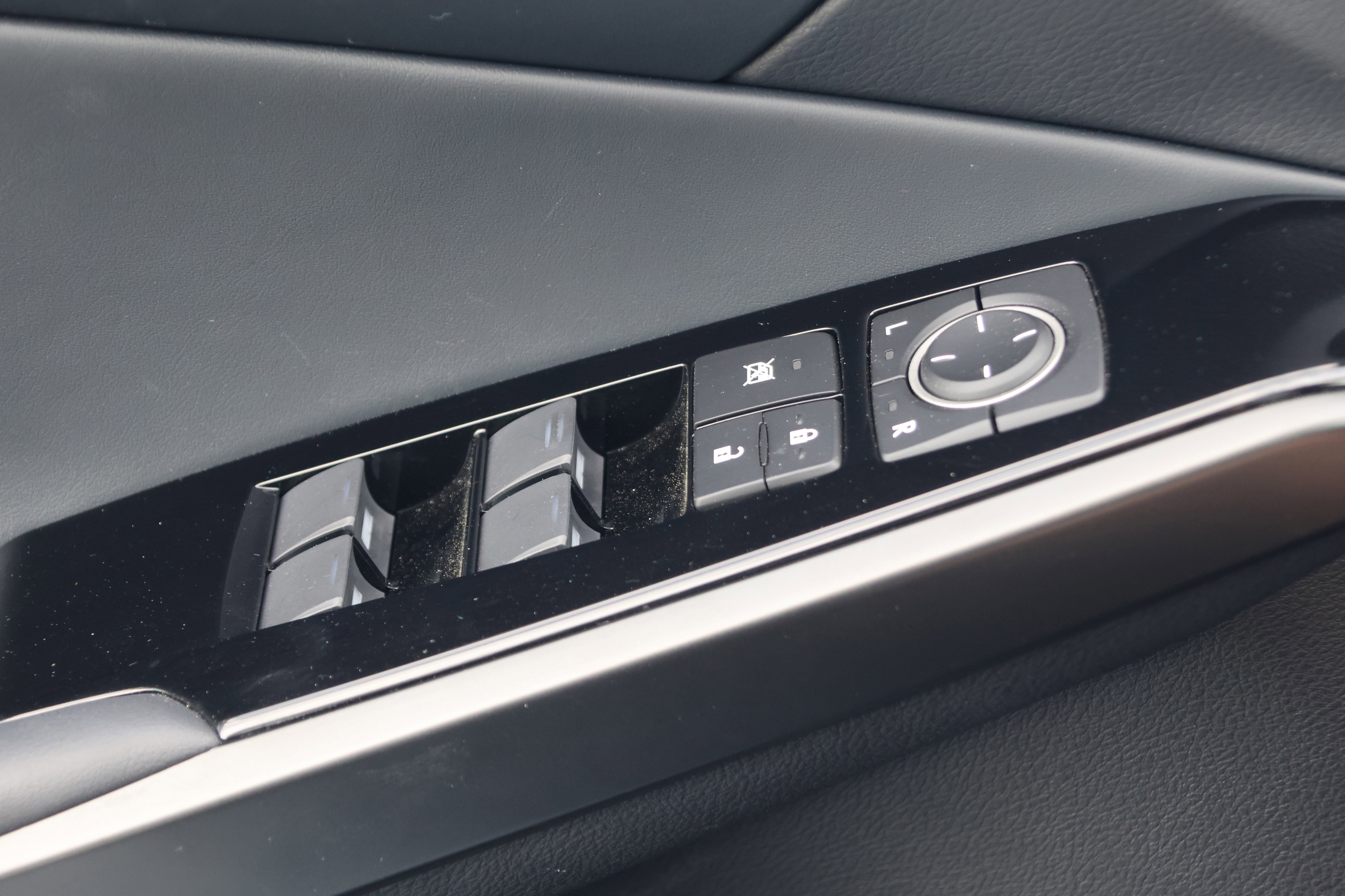 Used 2024 Lexus IS 300 w/ Comfort Package image 13