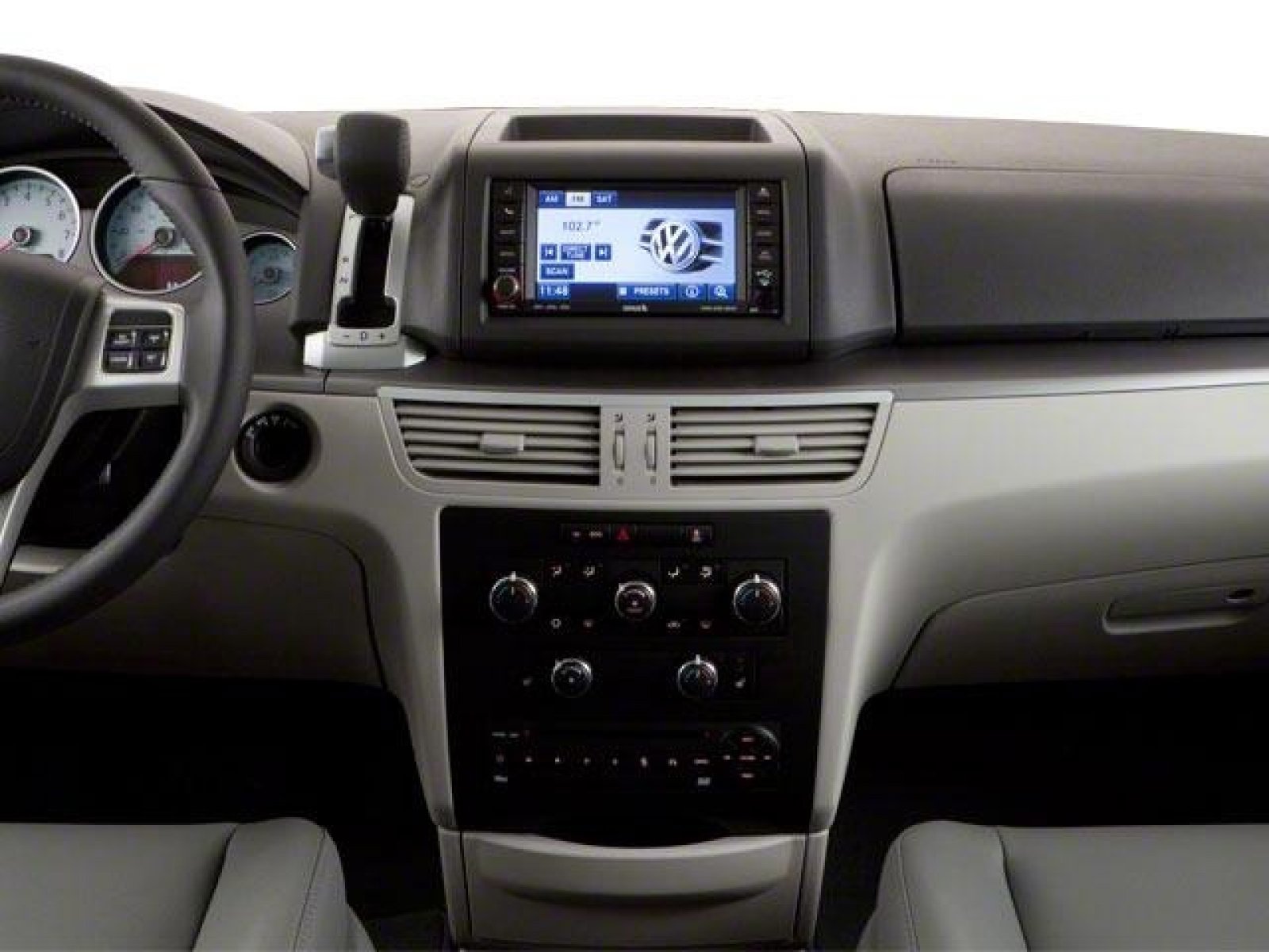 Used 2010 Volkswagen Routan SE FWD image 15