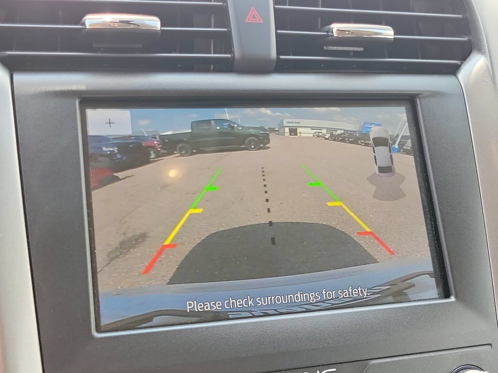 Used 2020 Ford Fusion SE FWD image 18