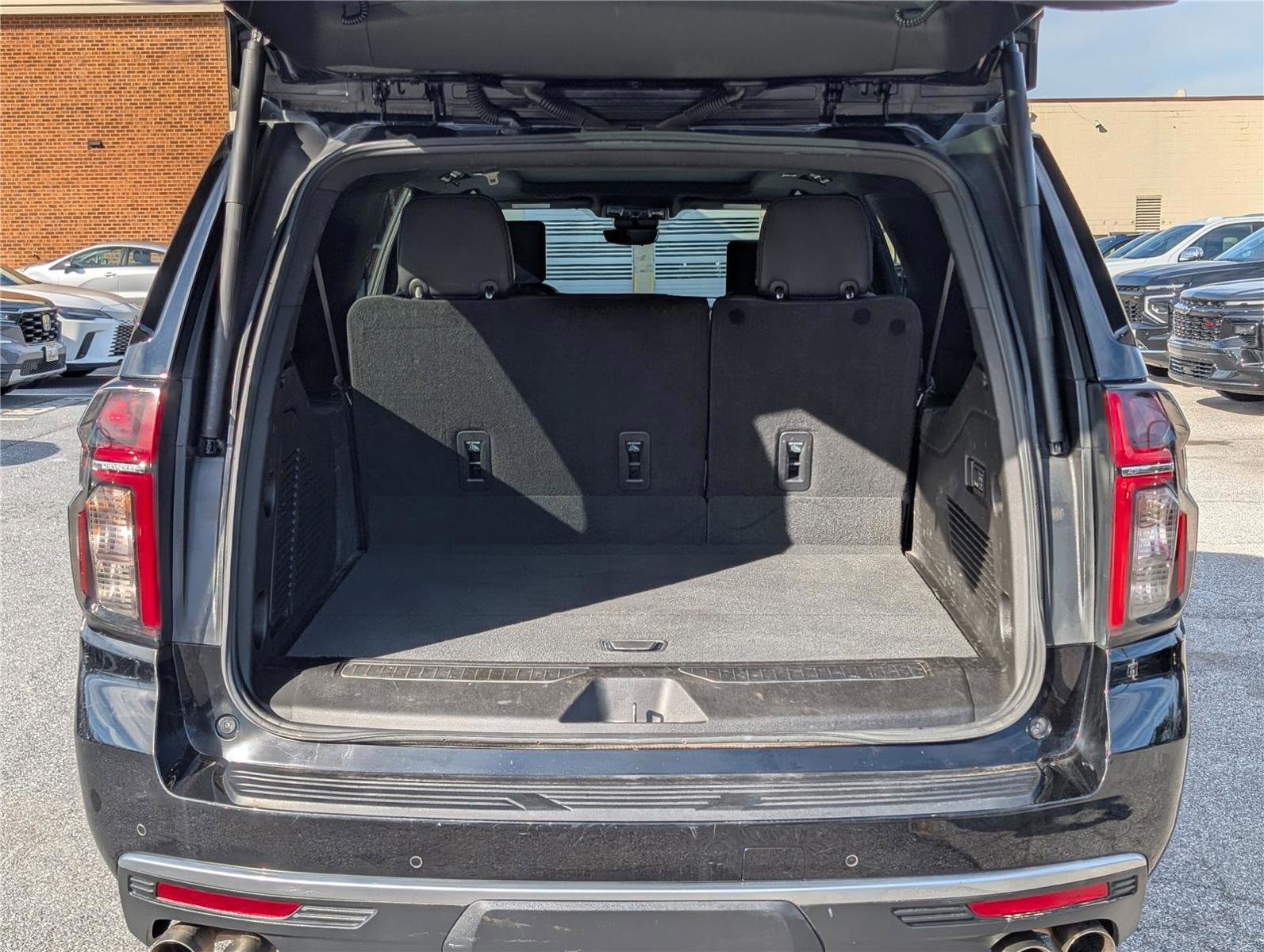 Used 2023 Chevrolet Suburban High Country w/ Advanced Technology Package image 15