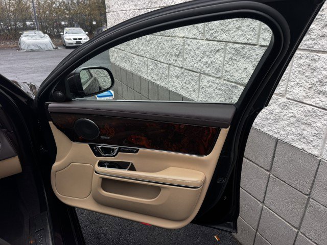 Used 2016 Jaguar XJ R-Sport RWD image 34