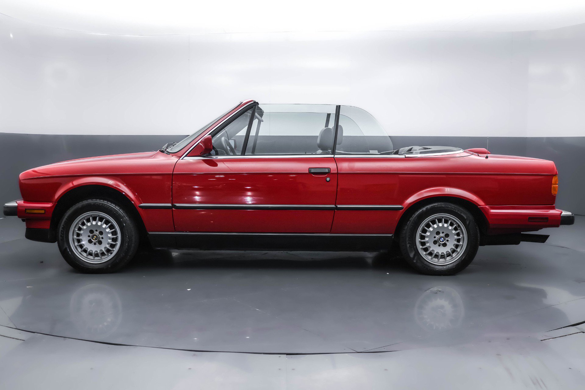 Used 1987 BMW 325i Convertible image 2