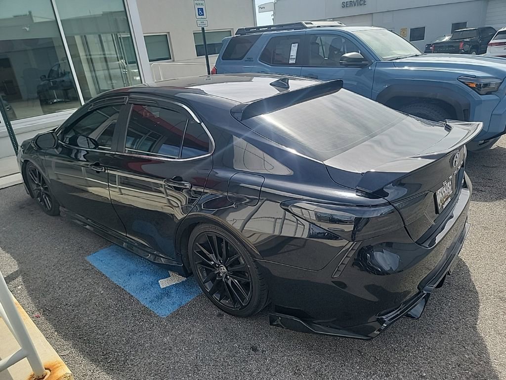 Used 2022 Toyota Camry SE image 2