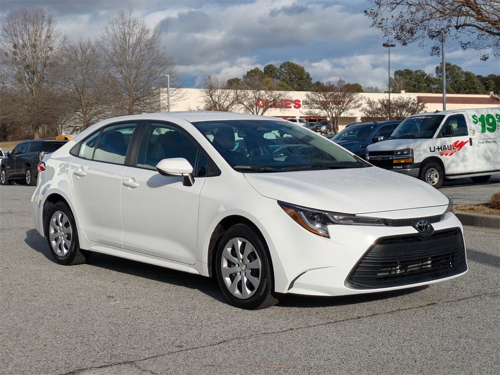 Used 2025 Toyota Corolla LE image 2