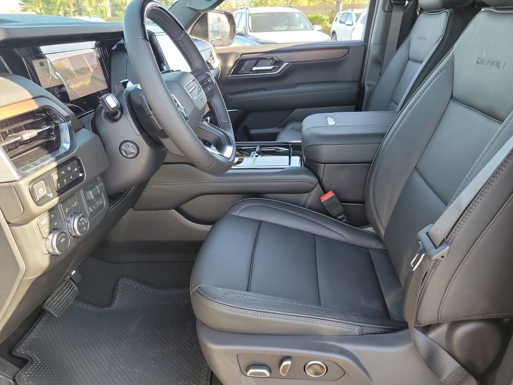 New 2026 GMC Yukon Denali w/ Denali Reserve Package AWD/4WD image 10