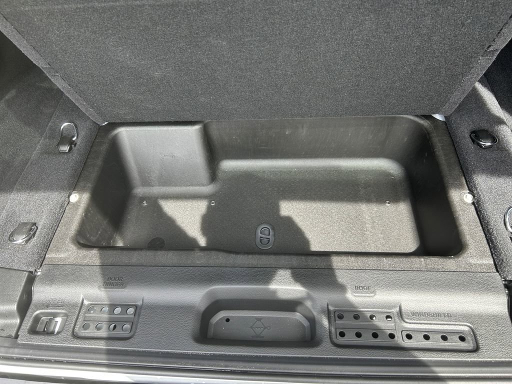 Used 2025 Jeep Wrangler Unlimited Sahara w/ Safety Group AWD/4WD image 19