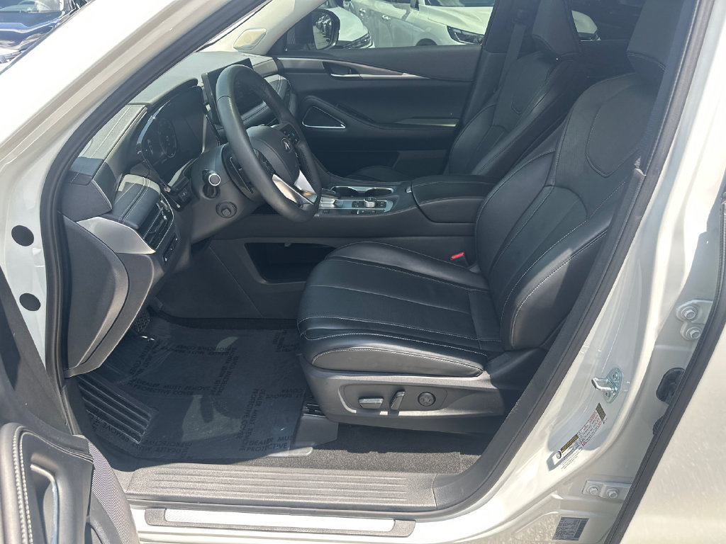 Used 2025 INFINITI QX60 Luxe w/ Vision Package AWD/4WD image 9