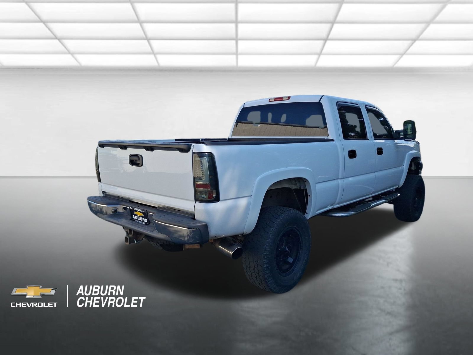 Used 2005 Chevrolet Silverado 2500 LT w/ Heavy-Duty Power Package AWD/4WD image 3