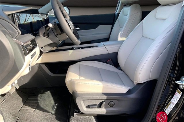 Certified 2025 Nissan Murano SV image 23