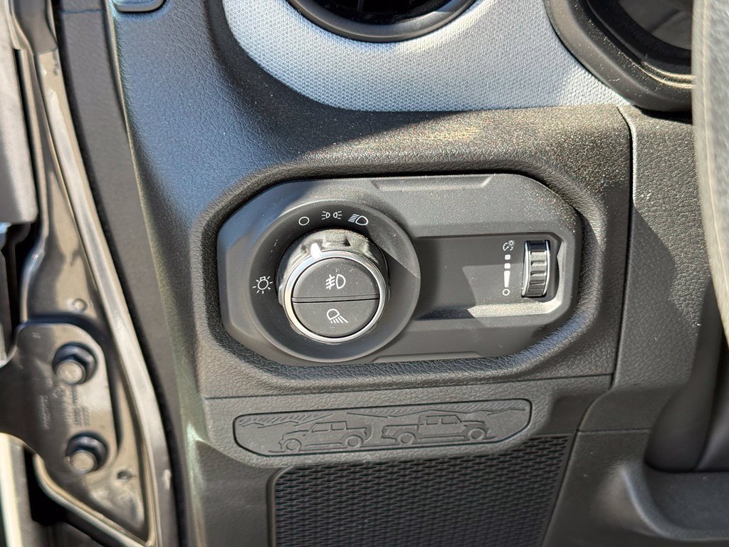 Used 2024 Jeep Gladiator Sport AWD/4WD image 19