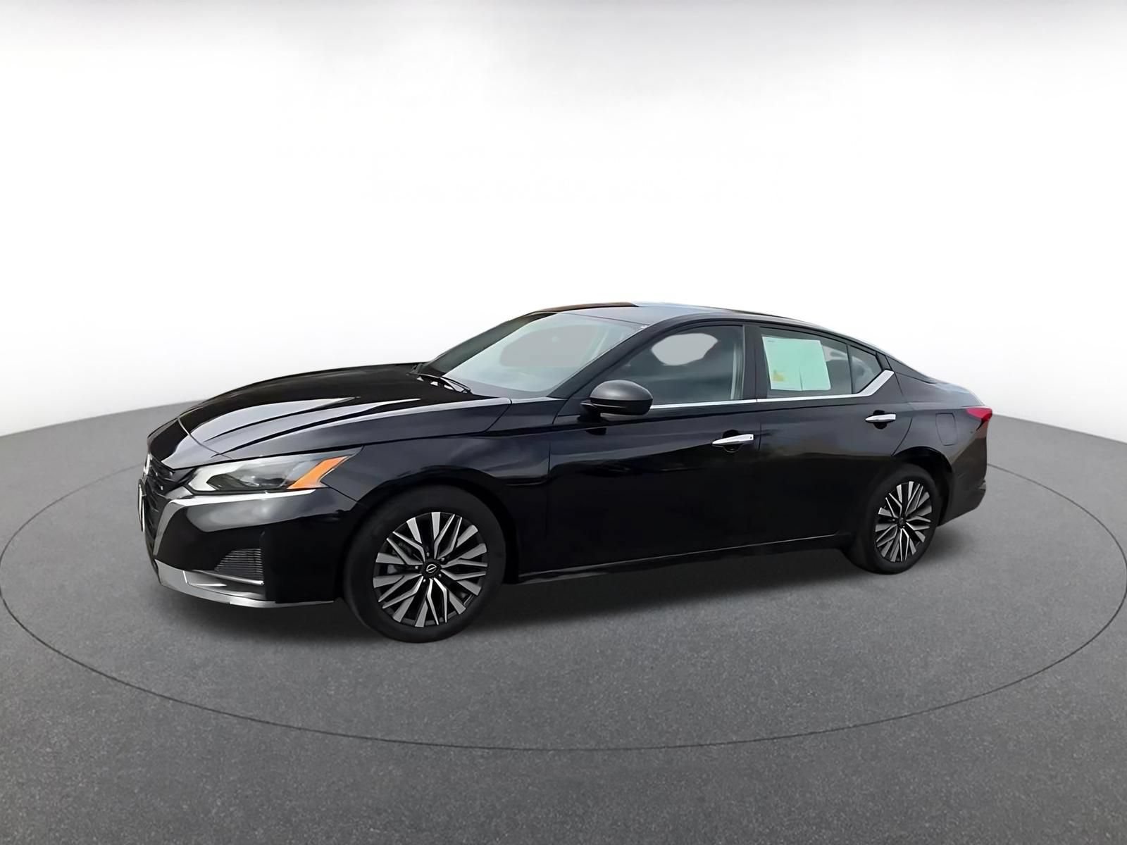 Used 2025 Nissan Altima 2.5 SV FWD image 8