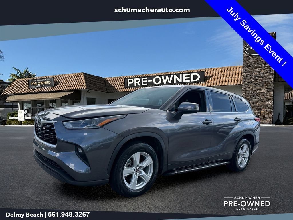 Used 2021 Toyota Highlander LE FWD image 3