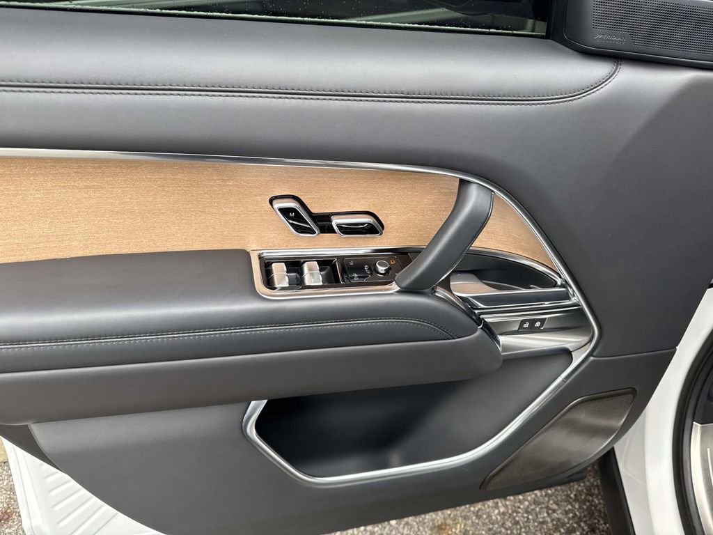 Used 2023 Land Rover Range Rover SV AWD/4WD image 20