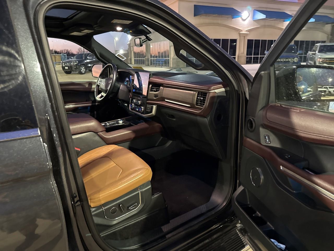 Used 2023 Ford Expedition Limited image 16