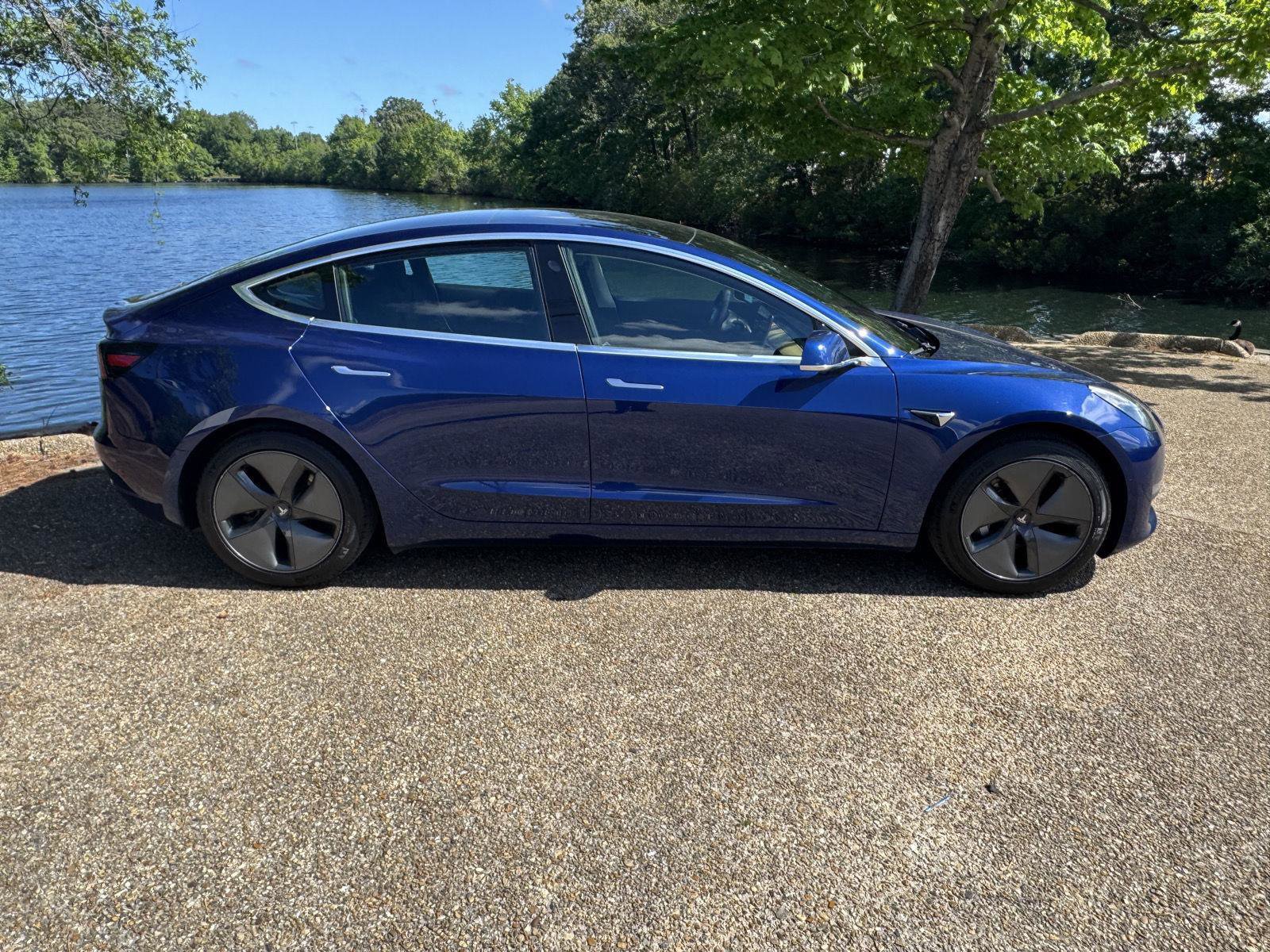 Used 2020 Tesla Model 3 Standard Range Plus RWD image 2