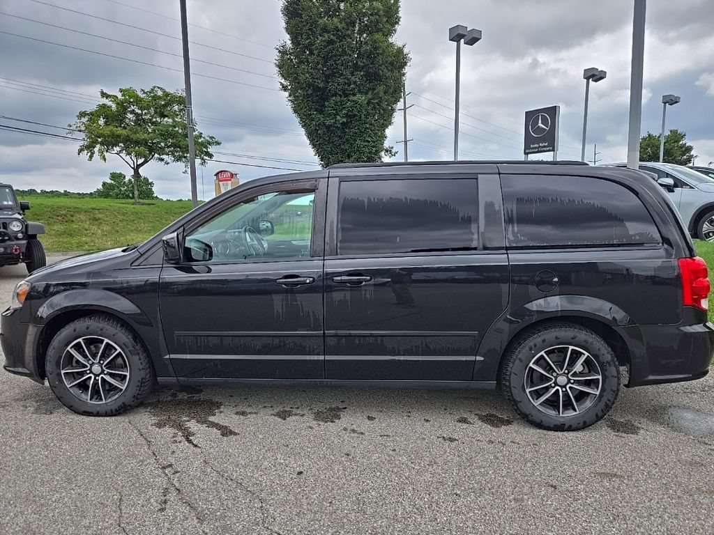 Used 2015 Dodge Grand Caravan R/T w/ Driver Convenience Group FWD image 40