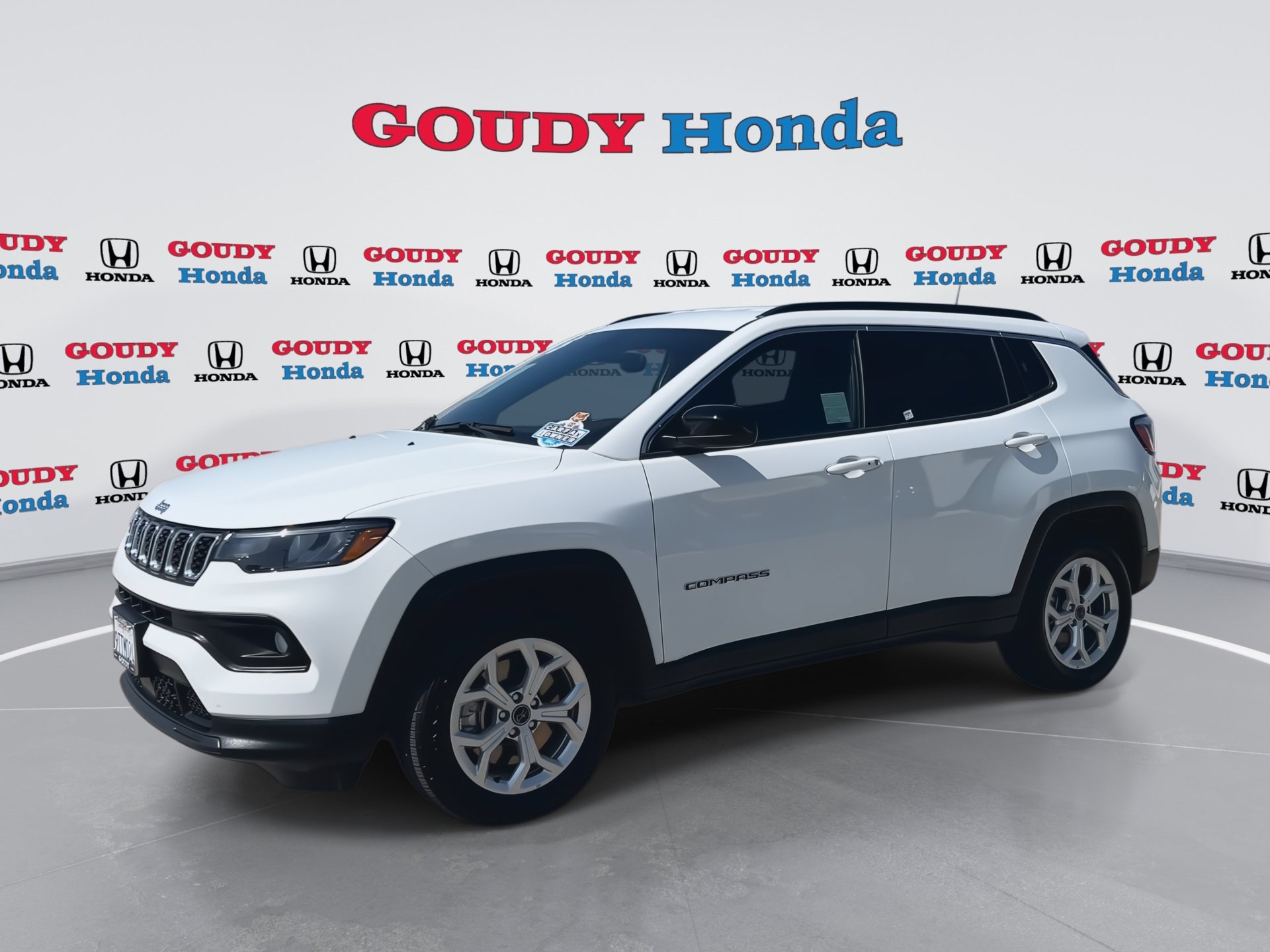 Used 2025 Jeep Compass Latitude AWD/4WD image 4