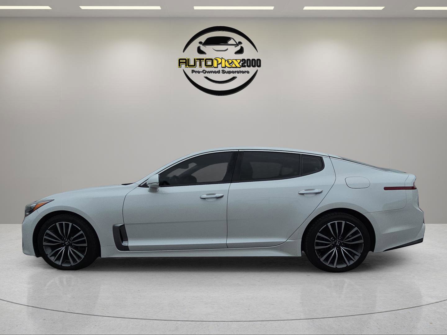 Used 2019 Kia Stinger Premium image 2