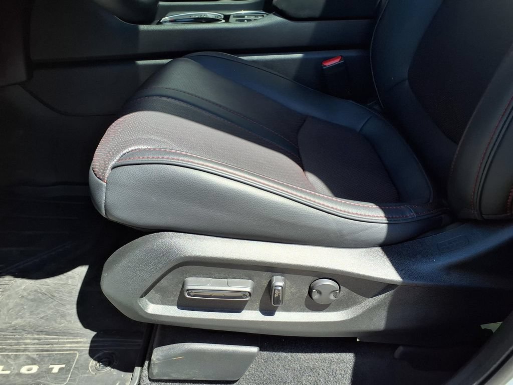 Used 2026 Honda Pilot Black Edition image 11