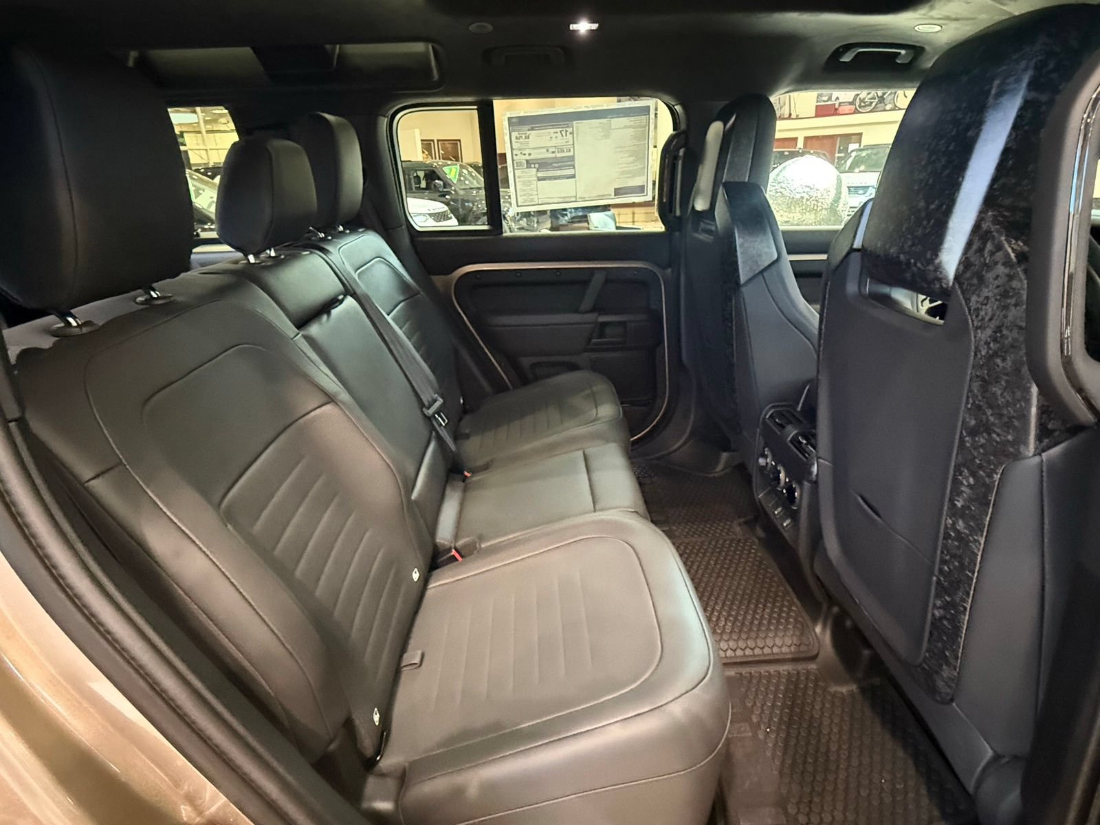 New 2026 Land Rover Defender 110 OCTA AWD/4WD image 17