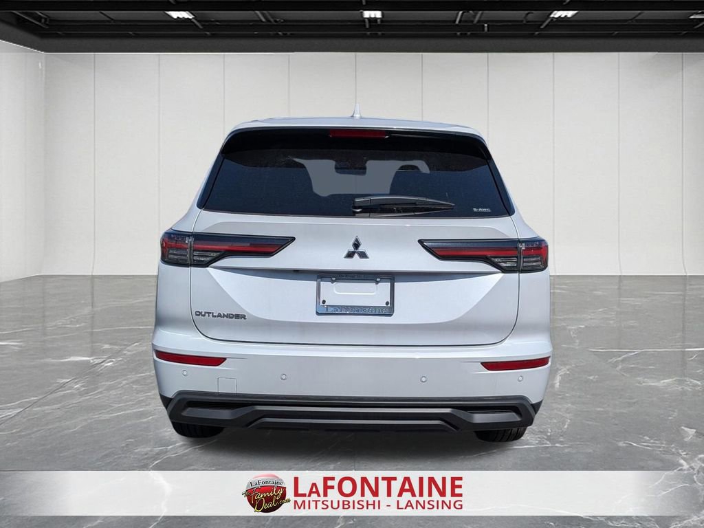 New 2026 Mitsubishi Outlander ES image 4