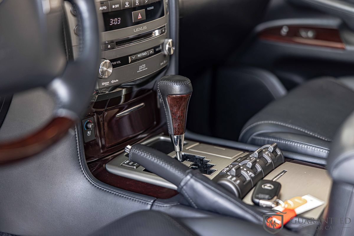 Used 2015 Lexus LX 570 4WD w/ Luxury Package image 23