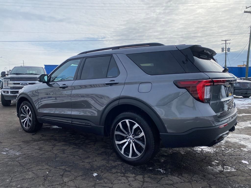 Used 2025 Ford Explorer ST-Line image 7