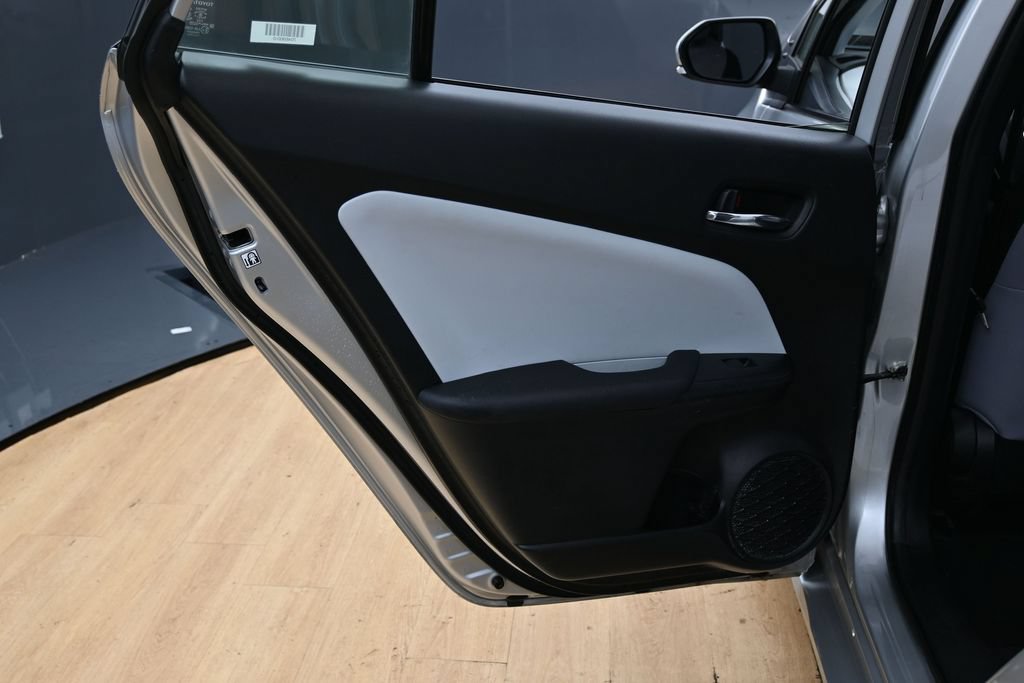 Used 2022 Toyota Prius LE FWD image 33