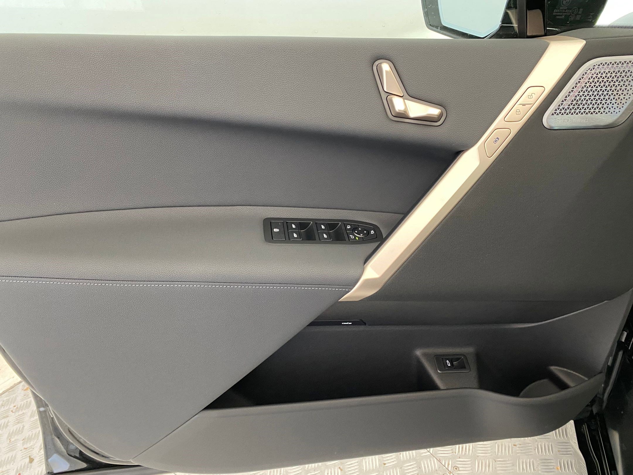 New 2026 BMW iX xDrive45 image 11