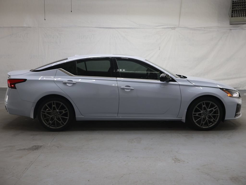Used 2023 Nissan Altima 2.0 SR FWD image 8