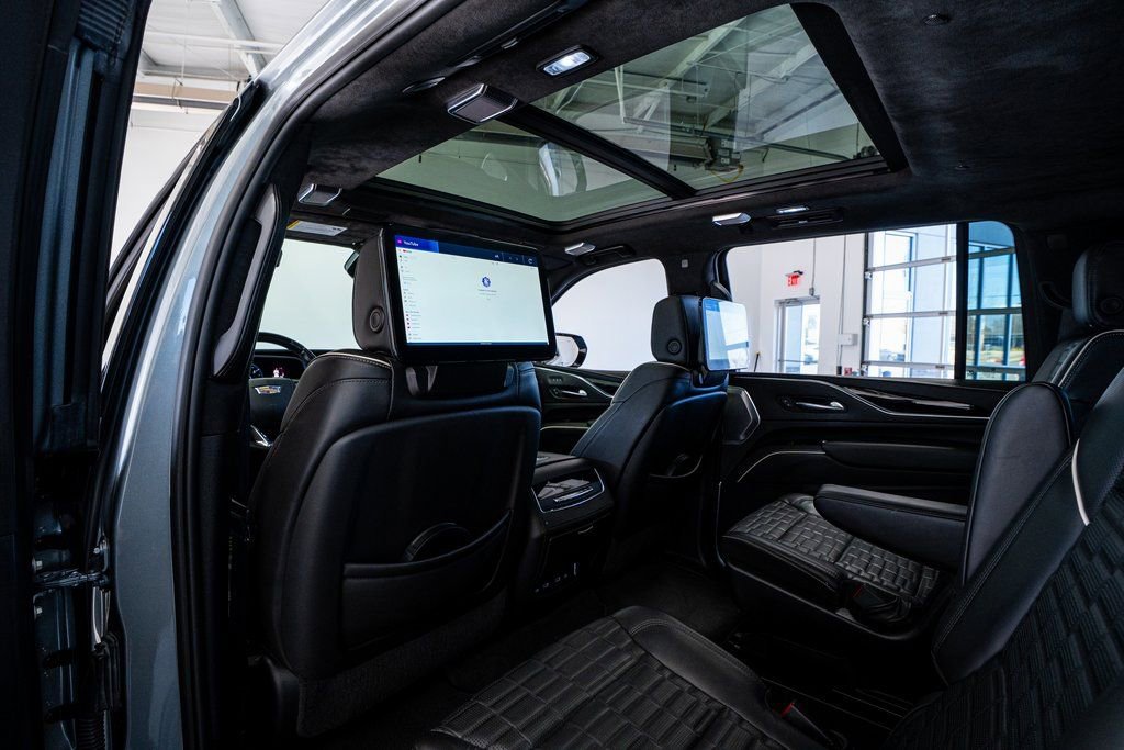 Used 2023 Cadillac Escalade ESV V image 55