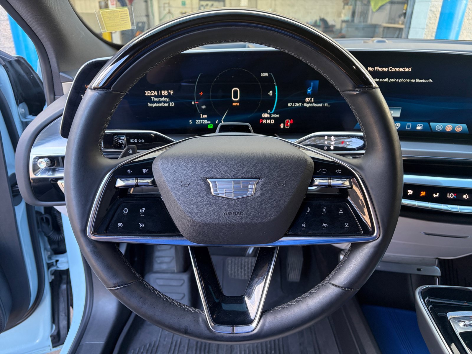Used 2024 Cadillac Lyriq Luxury w/ LPO, Floor Liner Package AWD/4WD image 12