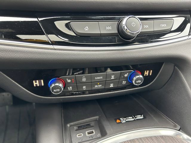 Used 2022 Buick Enclave Avenir w/ Avenir Technology Package AWD/4WD image 31