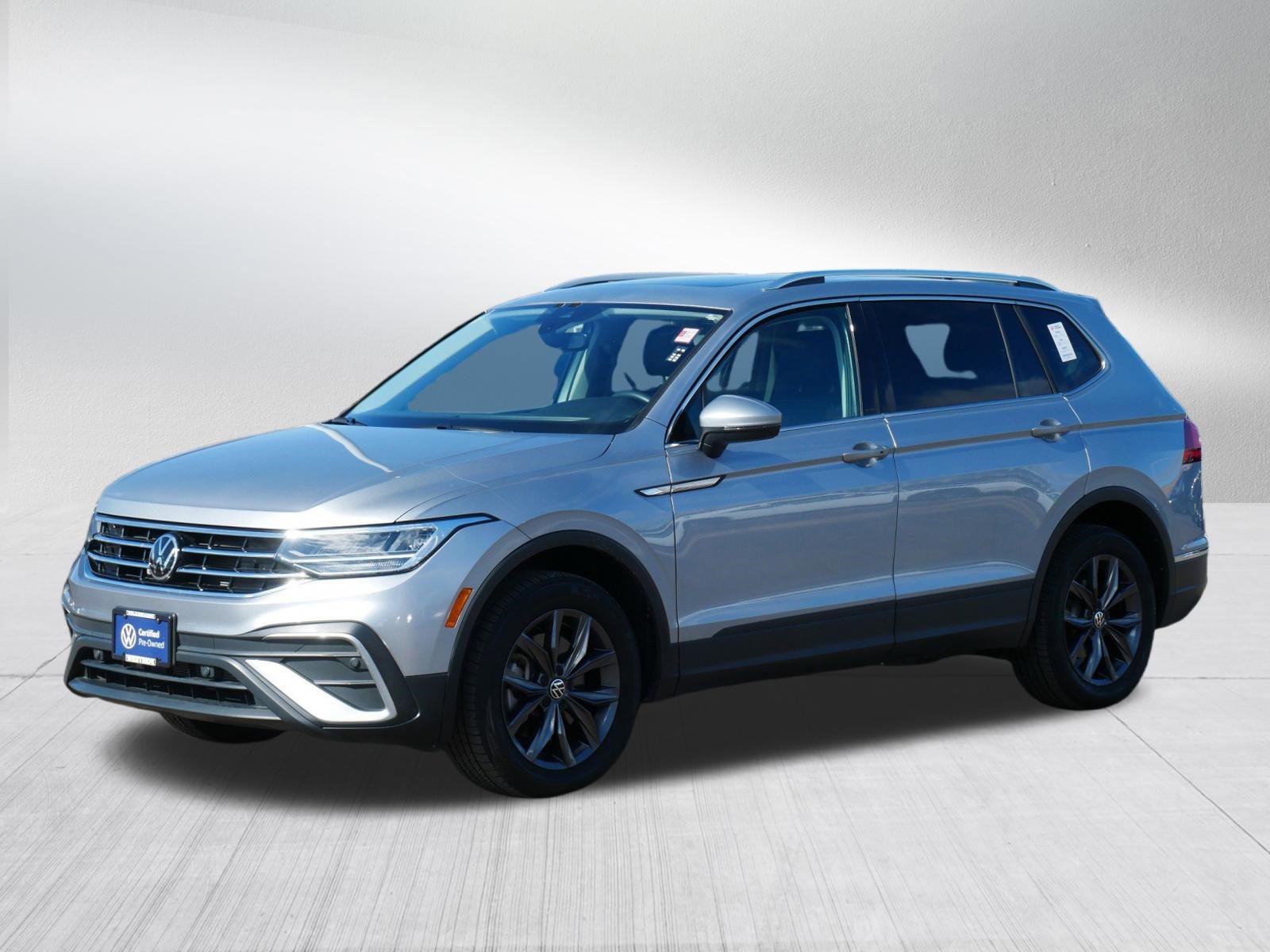 Certified 2023 Volkswagen Tiguan SE w/ Panoramic Sunroof Package image 3